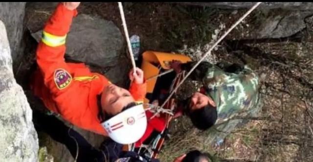 飞拉达惊魂：悬崖边的“冒险小插曲”与安全启示录！