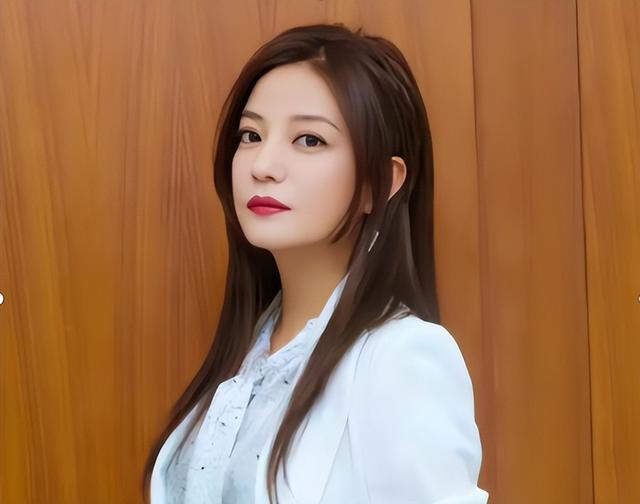 贼心不死！劣迹艺人赵薇走投无路，15岁女儿成她的最后一根稻草