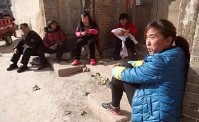 湖北男子容忍妻子与情夫同床20年，在儿子新婚前，对其痛下杀手！