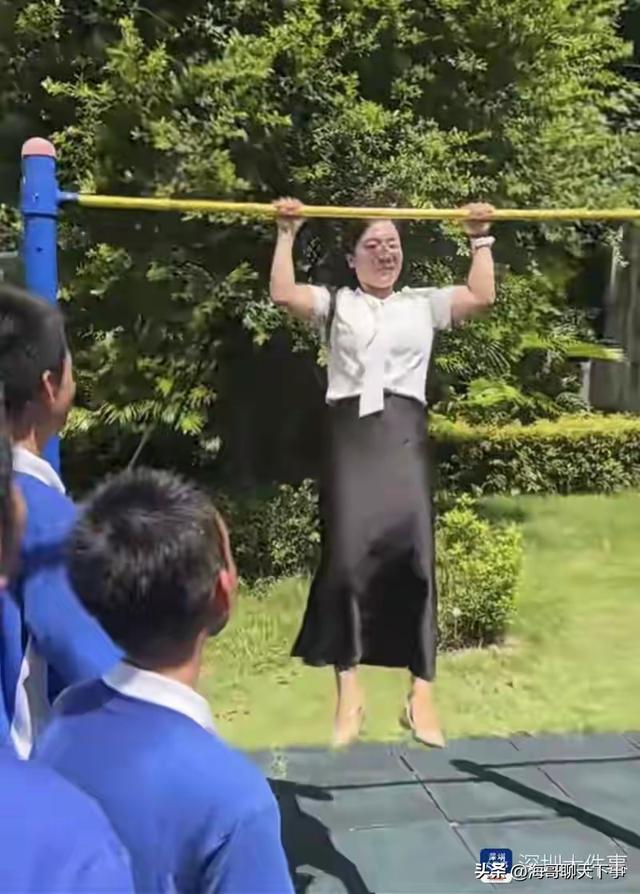 深圳女老师10个引体向上燃爆操场：她凭什么轻松做到？