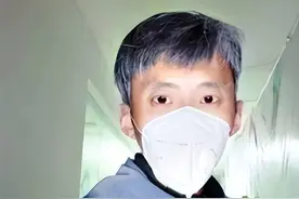 40岁研究生失业，转行刷墙养家，一天赚1300，说不比写字楼赚的少图片