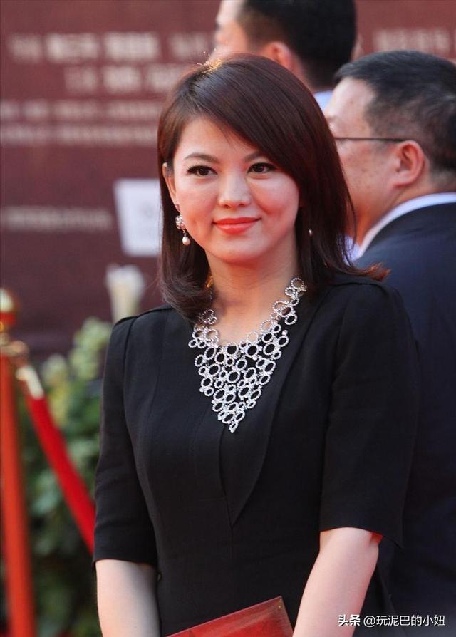 世上渣女千千万，最怕李湘这种，离婚4年，如今发现王岳伦是赢家
