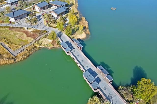 西安七夕公园:水韵织就初冬美景