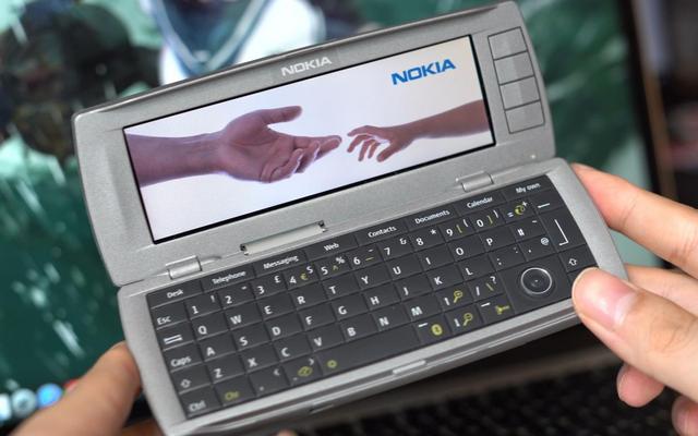 通信历史连载910-诺基亚首款支持WiFi的PDA手机Nokia 9500-2004年