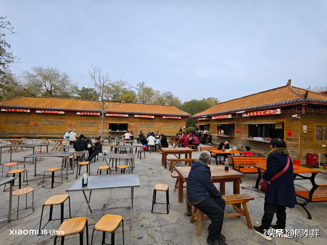 15分钟617人登顶龙亭大殿，传统观光景区迈向沉浸夜游的关键一步