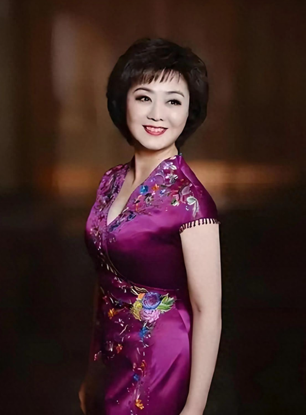 59岁李胜素：她不要丈夫、不要孩子，却活成了最让人羡慕的女人