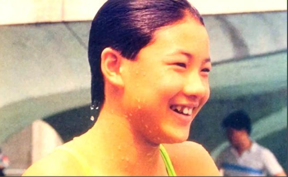 伏明霞24岁嫁50岁百亿富翁，如今丈夫七旬、儿子才21：她后悔不？