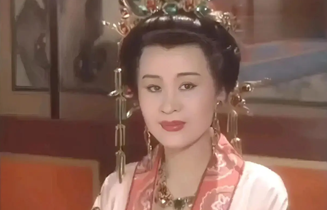 《生万物》3个土掉渣“老婆子”，年轻时美貌无双，颜值不输杨幂