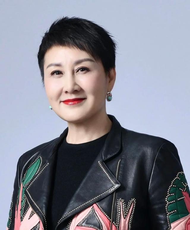 看了肖雄，再看张凯丽才知道：会打扮与不会打扮的女人，差距多大