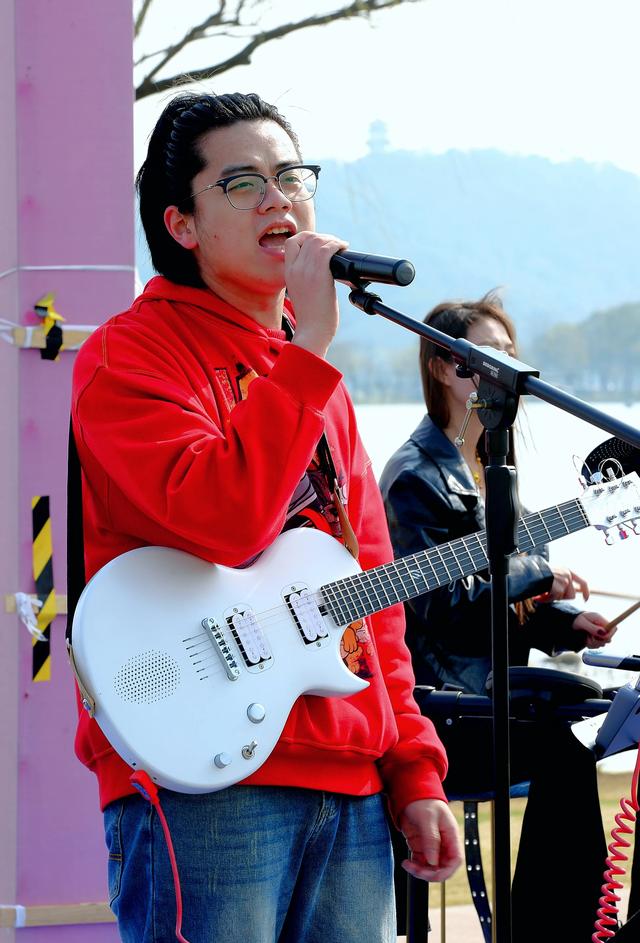 春韵渤公岛，歌声绕蠡湖