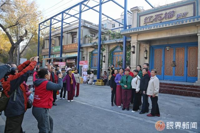 沉浸式打卡“红石榴”同款！这份乌鲁木齐Citywalk攻略，带你解锁剧中美食与烟火气