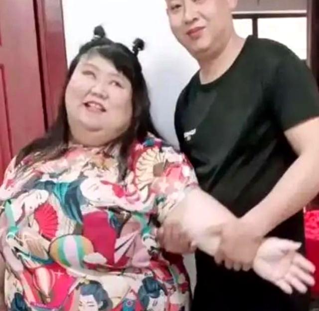 7年前	，那个被丈夫“投喂”到330斤的校花：流量下的她，如今活