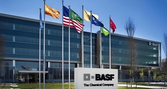 能源不足、芯片断供，2大挑战接踵而至，德国正面临“工业危机”