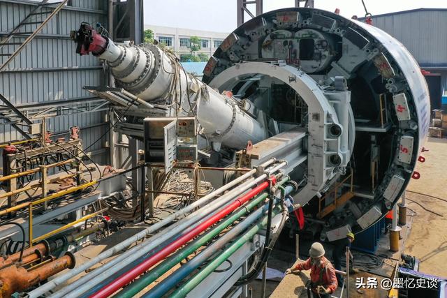 印度偷师不成沦为笑柄？10亿买中国8台盾构机，拆解后不会组装