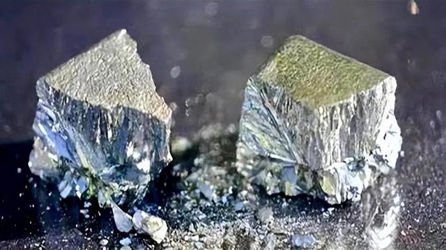 澳洲花重金挖走中国稀土团队，结果发现中国早留了三张底牌