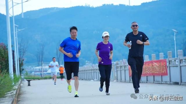 祥云:700余名徒步爱好者共赴青春之约