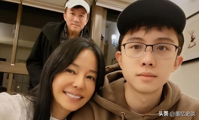 被畸形母爱毁掉的星二代：母乳12年，同床15年，荒唐的事还在后面