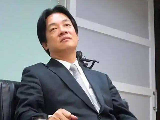 大陆动真格了？空警500飞越海峡西部，岛内乱做一团，台当局沉默