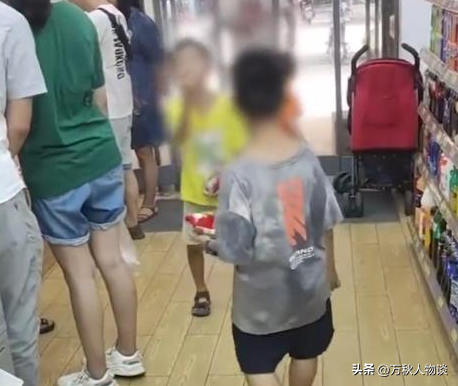 南航航班冲突后续：“熊孩子”家长护短打人，恶心的一幕还是出现