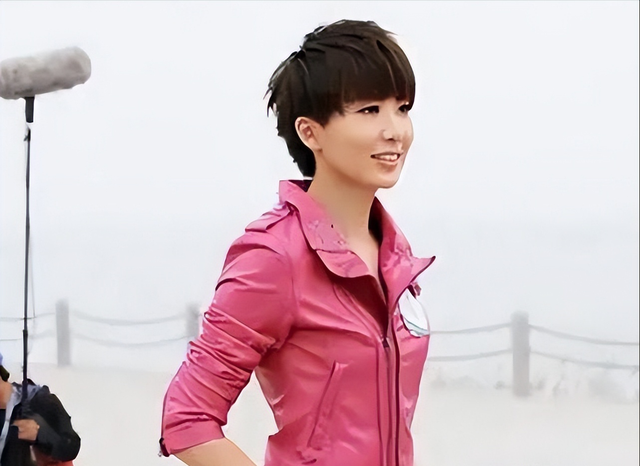 原来她就是毕福剑的关门弟子，师傅落魄不离不弃，现状曝光太意外