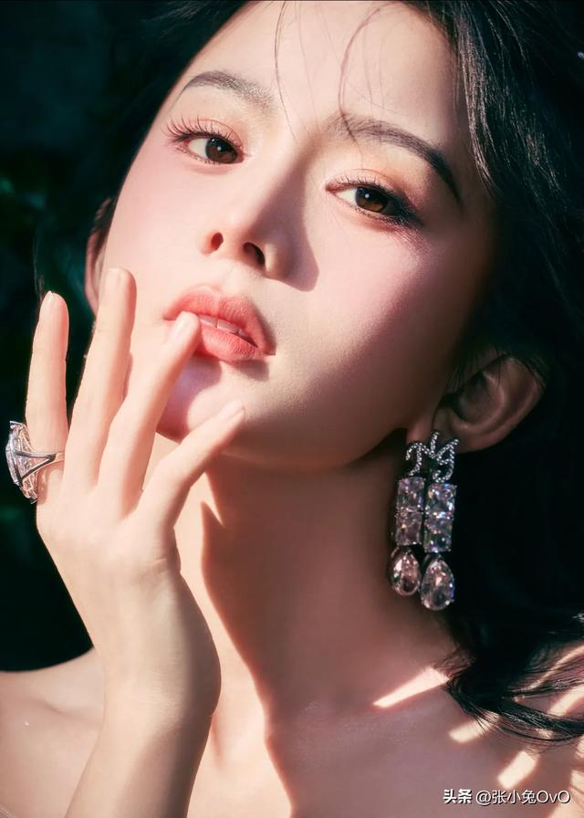 短剧演员签约经纪公司，有人顺风顺水 有人遭雪藏，顶流都选择单干