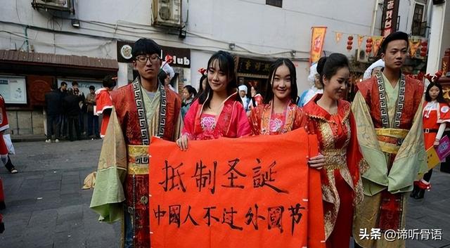 今年圣诞节没人抵制了，为啥还更冷清了？网友：3个原因，很现实