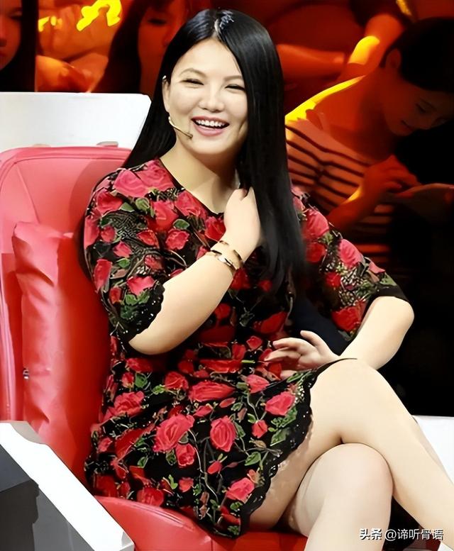 李湘被禁关5天后	，家境被扒底朝天，父母身份曝光，果然不简单