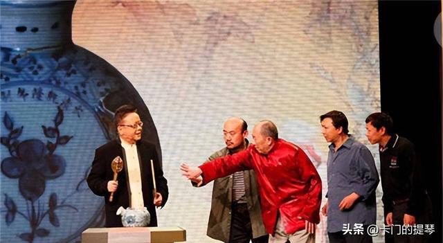 事实证明，被传卖掉上亿豪宅移民美国的王刚，已经走上另一条大道