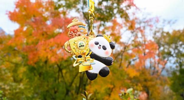 @全国中小学生：这个秋假，免门票畅玩碧峰峡！来与动物交朋友，打卡领熊猫奖牌啦！