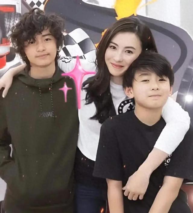 年轻时管不住下半身，如今却让18岁儿子买了单，张柏芝她后悔吗？