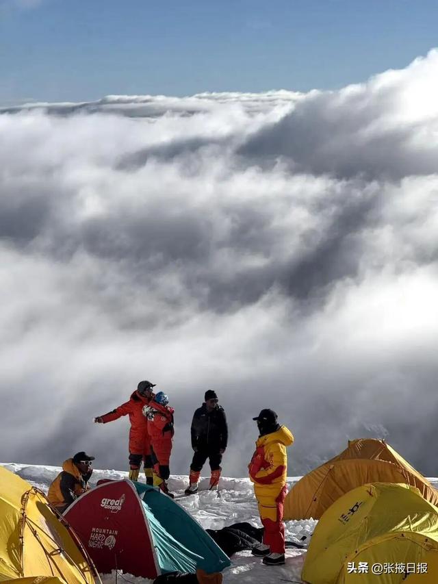 张掖两青年登上世界第八高峰马纳斯鲁峰