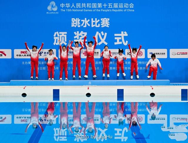 全红婵复出首秀夺冠	，退出单人赛原因曝光，两处细节惹人落泪