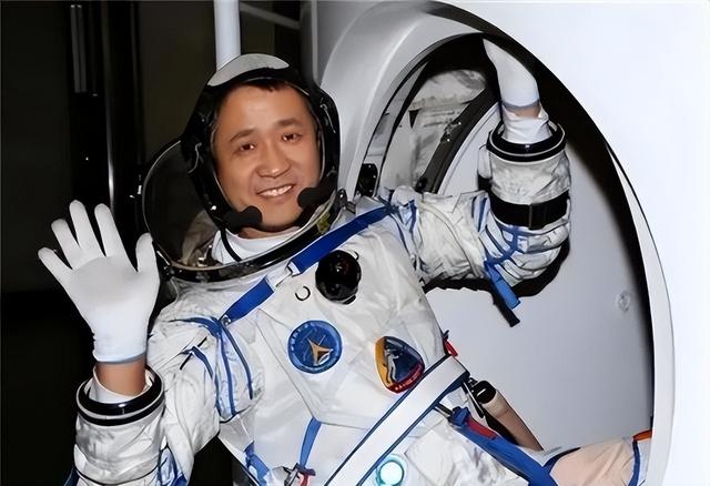 聂海胜妻子：在丈夫上太空前提出离婚，其中究竟隐藏了多少辛酸？
