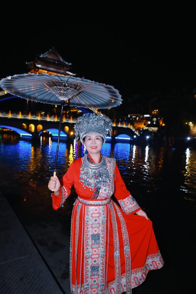 湘西凤凰古城，一个有人等的地方，今生一定要去，不负美城之约。