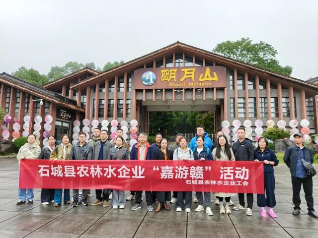 明月山迎3000人工会游团，冬季旅游人气旺！