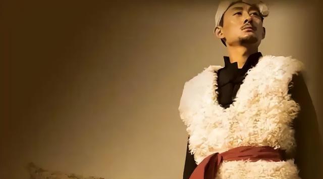 事实证明，“失踪”9年的歌手阿宝，早已走上了一条“不同的路”