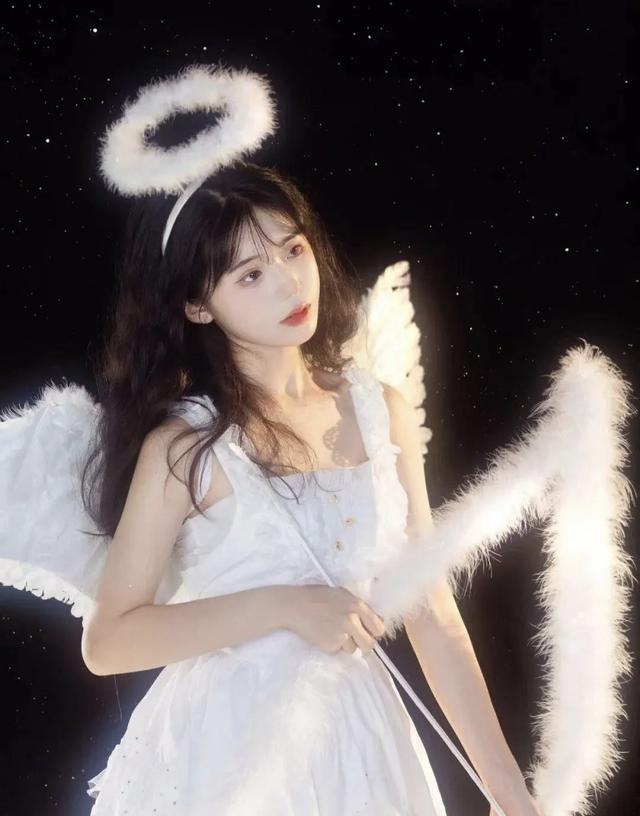清纯甜美写真｜梦幻天使降临，温柔微笑，星河相伴
