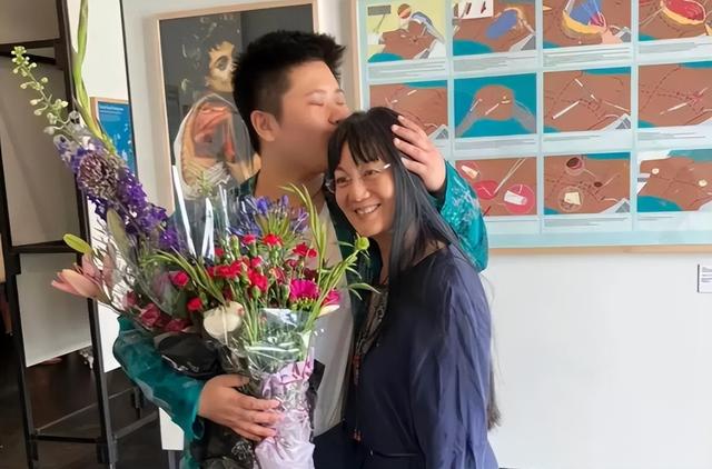 毕福剑没想到，如今硕士毕业的女儿，竟和前妻过上高攀不起的生活