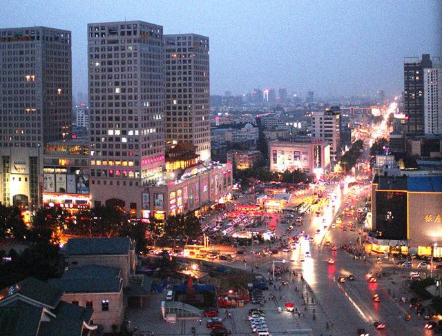 靳东同志个人简历