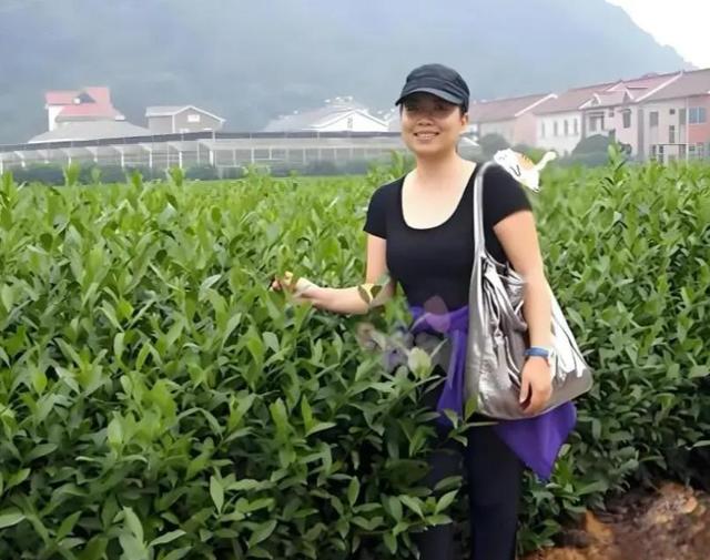 不结婚怎么解决生理需求？56岁的歌唱家张也，用行动给出了答案