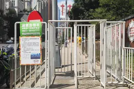 市民喊“不便”，部门有“苦衷”！花果园大街人行道上的栏杆“有点尴尬”|融媒问政图片