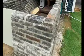 因天气实在太热了，主人给狗窝里也安装了空调和扇子，比我还舒服图片