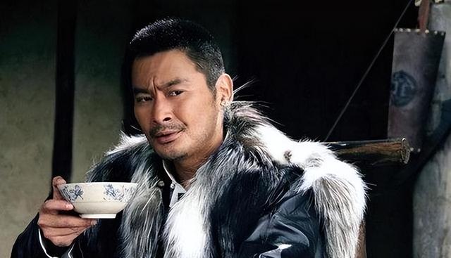 土匪马玉仁洗劫小镇，掳走几十个姑娘，却被国共双方共同认作英雄