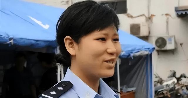16年前，汶川女警揭衣露乳哺育9婴，归来连升四级，最后结局泪目