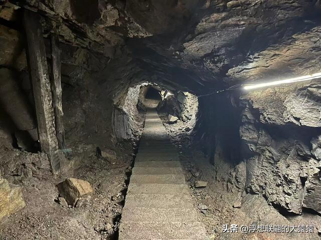 莱芜苗山镇铜山村里的汉代铜矿洞