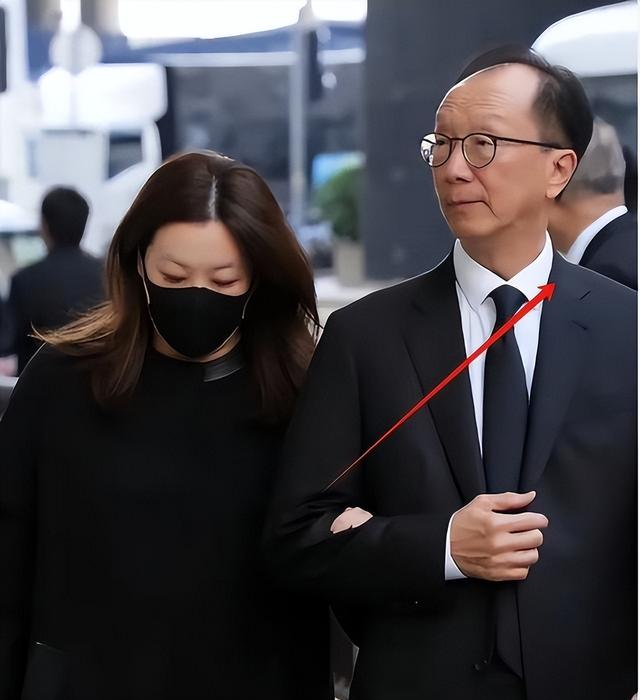 恩爱23年抵不过残酷现实,73岁梁锦松衰老萎缩,47岁伏明霞绚烂如花