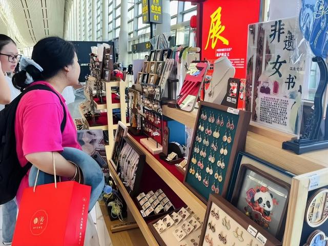 长沙机场非遗文旅市集！在航站楼里沉浸式体验湖湘文化