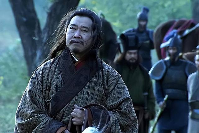 荆州，庞统主张放弃，诸葛亮则力主必占，两人的军事水平高下立见