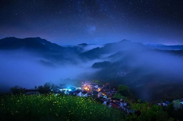 本周六，坡山露天电影院开放！云海+星空+电影，浪漫之夜免费观影丨皖美夏日