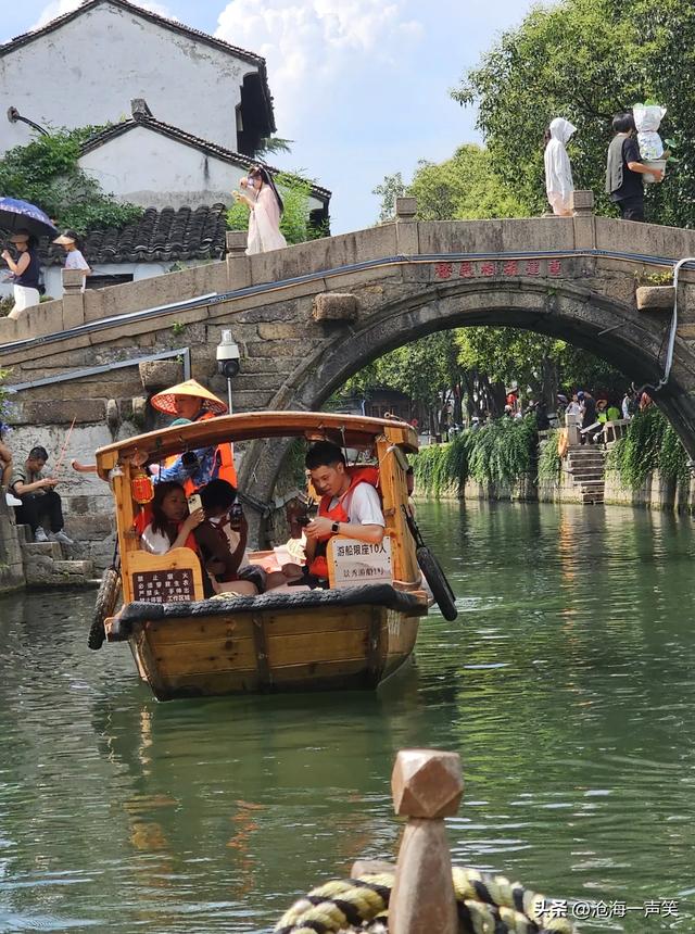 苏州平江路的石桥与行人千年相约